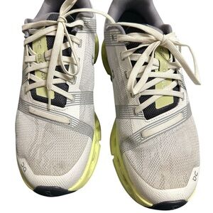 ON  cloud Women's‎ Athletic Shoes - Cream and Yellow